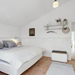 Ferienhaus Gorgeous In With Kitchen *