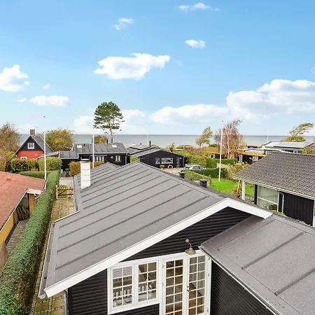 Holiday home Gorgeous In With Kitchen