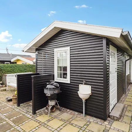 Gorgeous In With Kitchen Assens